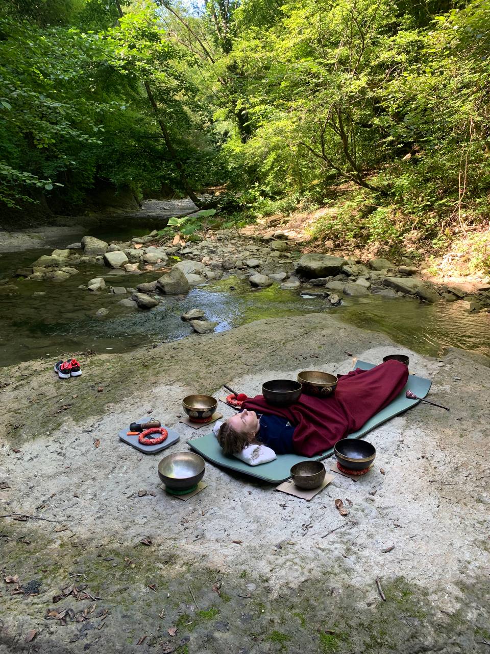 Медитация с поющими чашами — практика для снятия стресса